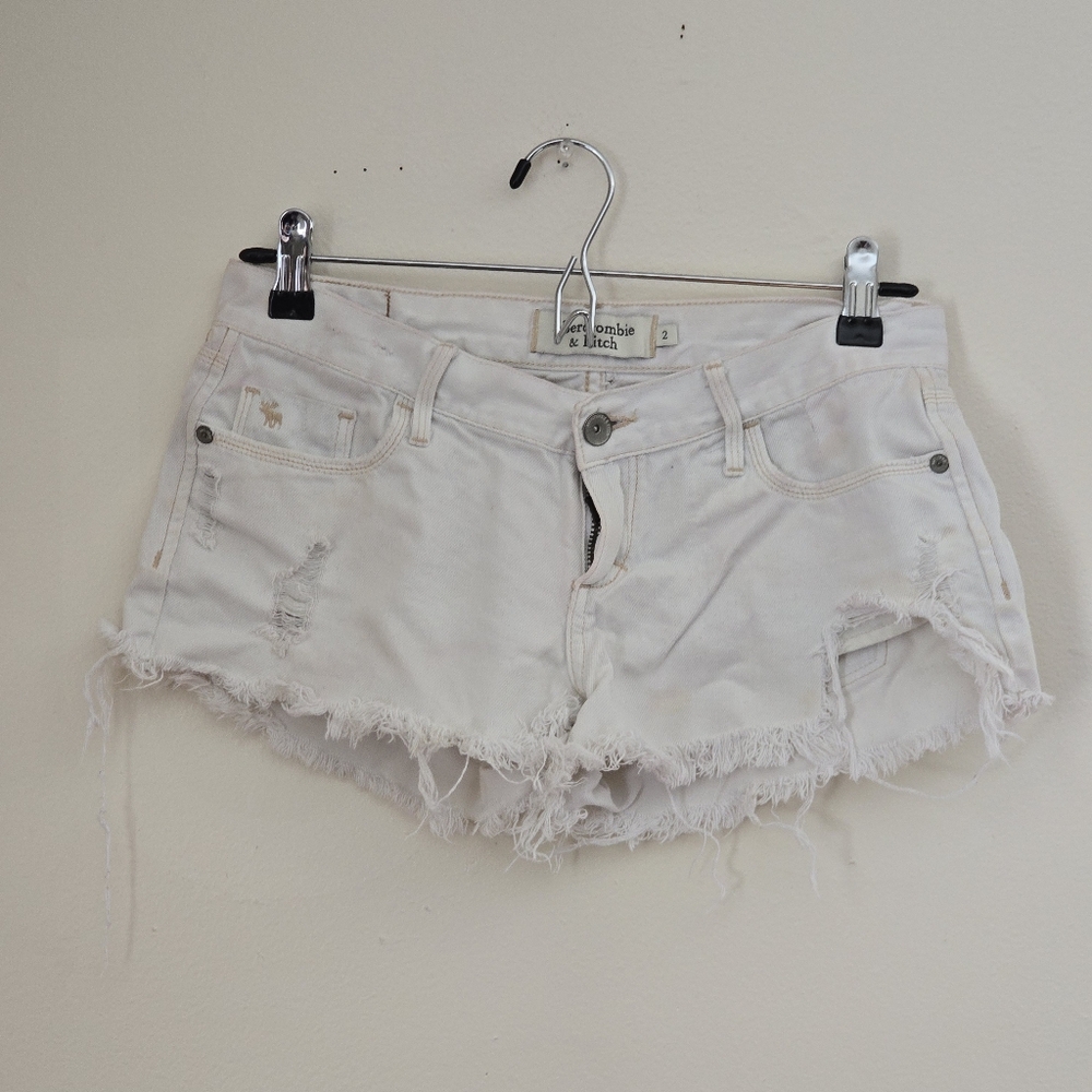 Abercrombie & Fitch Women's 2 White Distressed Shorts
